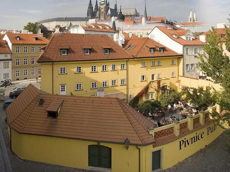 Archibald At The Charles Bridge 4* Praha