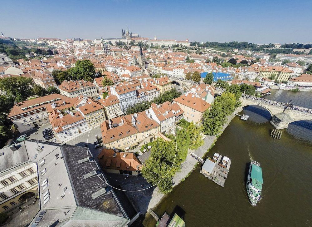 Archibald At The Charles Bridge 4* Praha