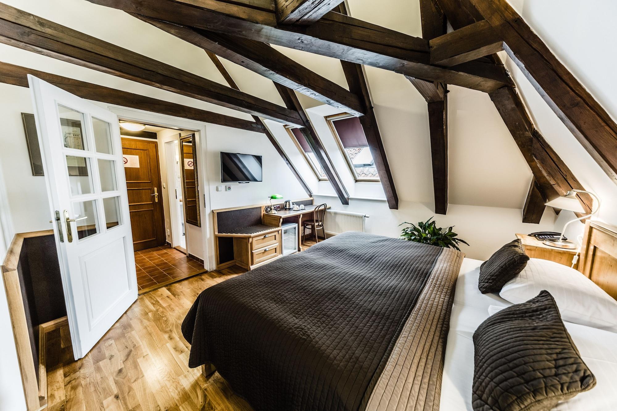 Hotel Archibald At The Charles Bridge Praga