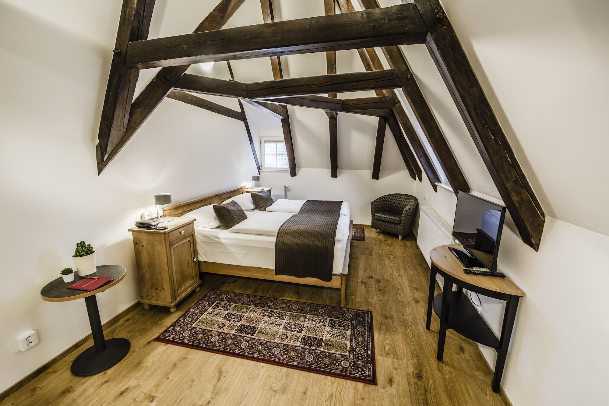 Archibald At The Charles Bridge Hotel Praga