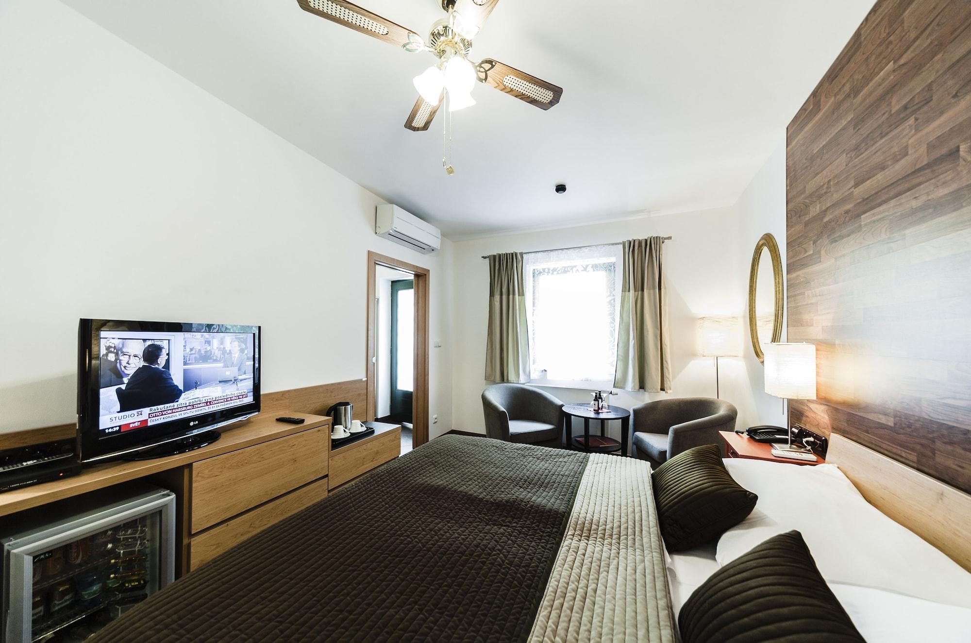 Hotel Archibald At The Charles Bridge