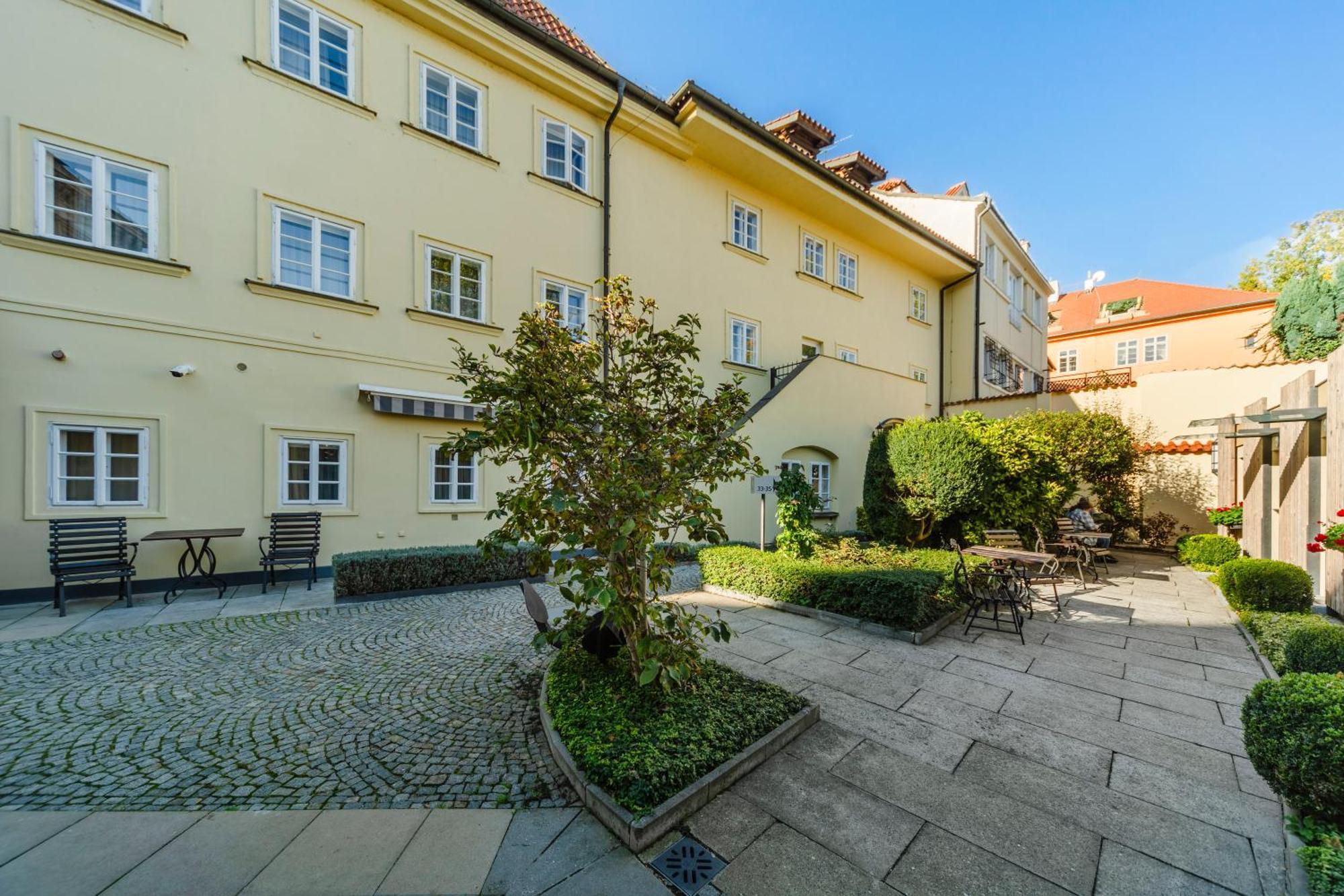 Hotel Archibald At The Charles Bridge 4*