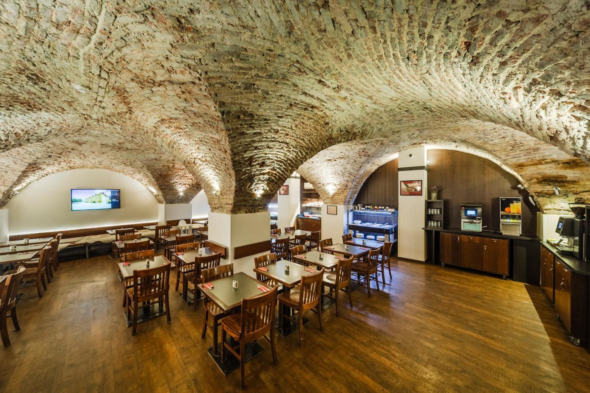 Hotel Archibald At The Charles Bridge Praga
