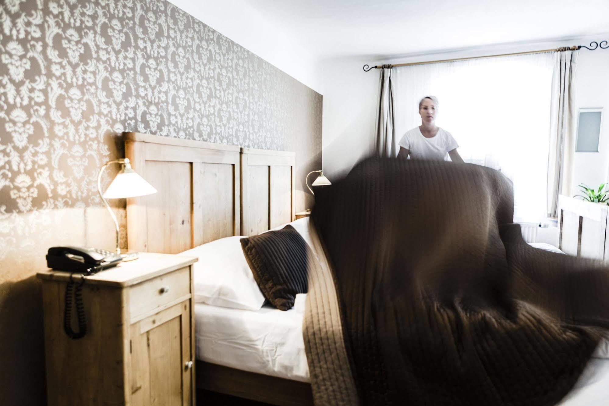 Hotel Archibald At The Charles Bridge Praga