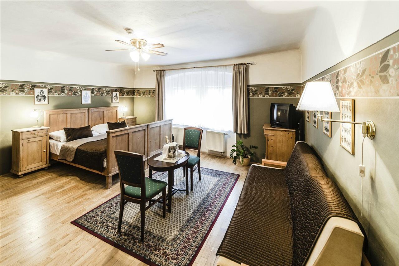 Hotel Archibald At The Charles Bridge Praga